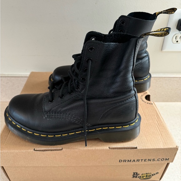 Dr Martens Soft Virginia Leather Black 1460 Boots - Picture 2 of 9